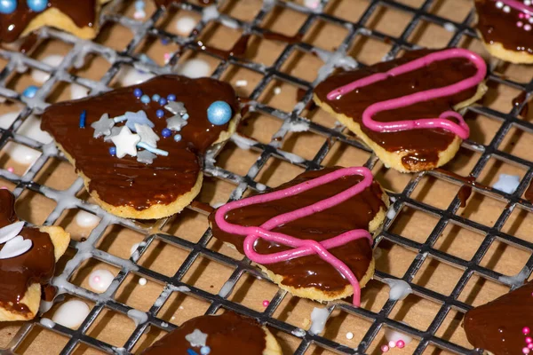 Bakning Sweet Christmas Cookies Med Hjärta Form — Stockfoto