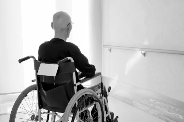 Старший Або Літній Чоловік Пацієнт Інвалідному Візку Сумно Вдома — стокове фото