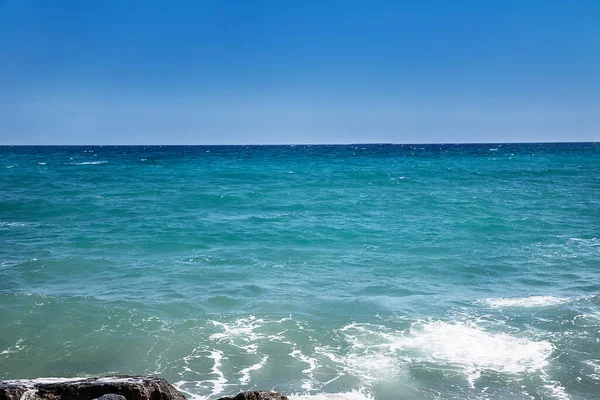 Bela Paisagem Marinha Praia Seixos Água Azul Clara Ligúria Itália — Fotografia de Stock