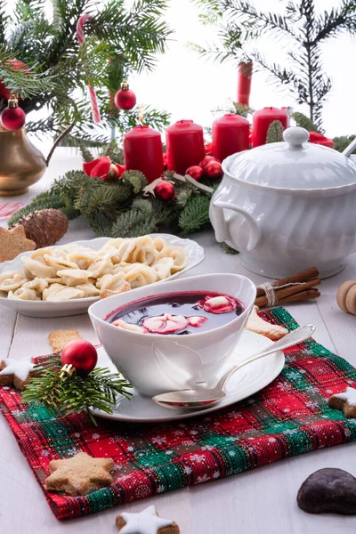 Красный Barszcz Uszka Польский Рождественский Суп — стоковое фото