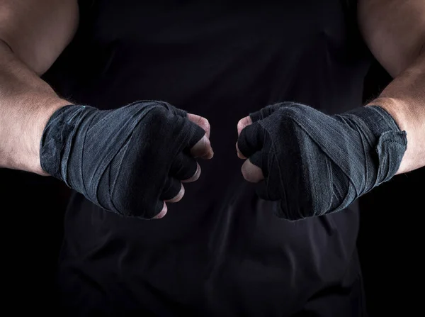 Twee Mannen Handen Verpakt Een Zwarte Pleister Close — Stockfoto