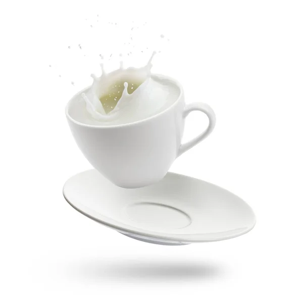 Tasse Voller Milch Springt Und Spritzt Auf Weißem Hintergrund — Stockfoto