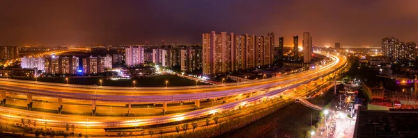 Cena Noturna Ambiente Cidade Chinesa Com Apartamento Expressa — Fotografia de Stock