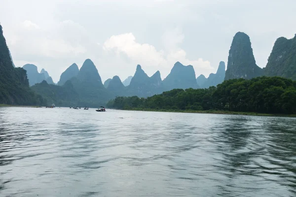Yangshuo River Boating Landschap Bewolkt Reizen — Stockfoto