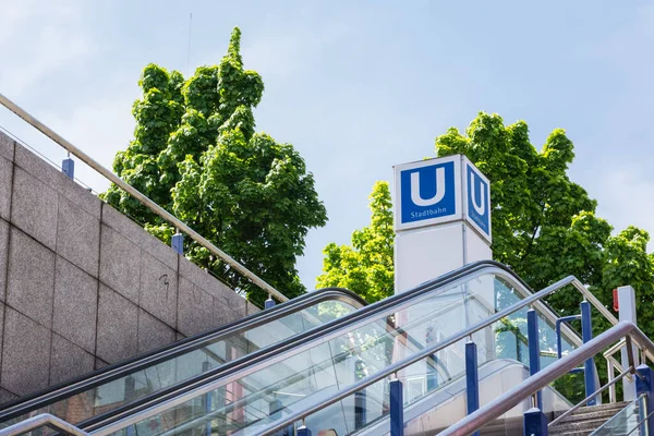 Bahn Utomhus Tyska Tunnelbanan Sign Modern Urban City Rulltrappa Vackra — Stockfoto