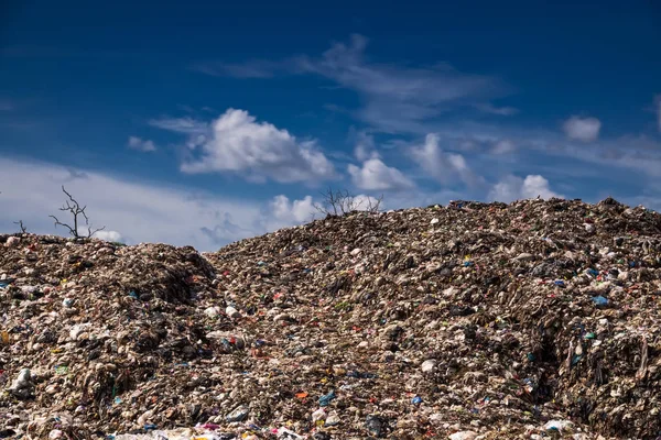 Śmieci Zrzutu Hill Krajobraz Składowisko Odpadów Naturze — Zdjęcie stockowe
