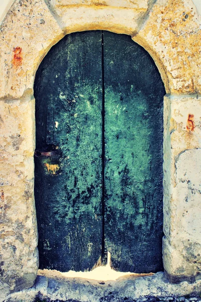 Древняя Зеленая Дверь Каменной Стене — стоковое фото