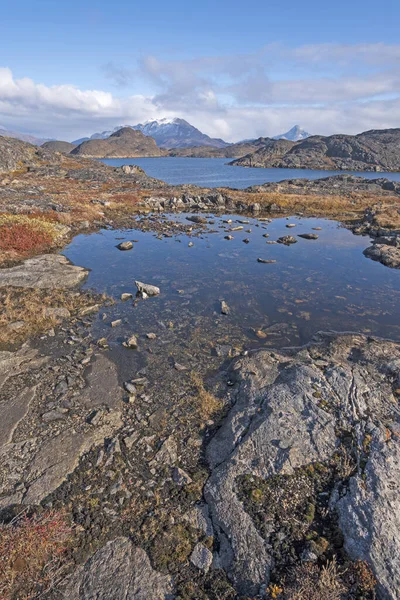 格陵兰伊提莱克附近北极的苔原池塘和山脉 — 图库照片