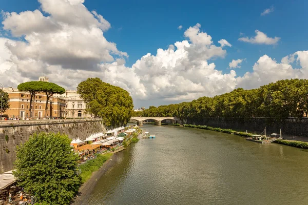 Θέα Από Τον Ποταμό Τίβερη Στη Ρώμη Τις Χαρακτηριστικές Αγορές — Φωτογραφία Αρχείου
