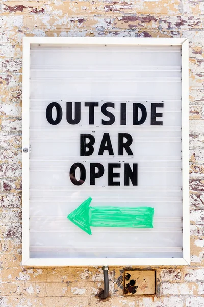 Teken Muur Lezen Buiten Bar Open — Stockfoto