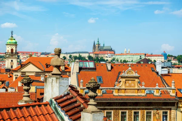 Vitus Katedral Och Röda Tak Prag Sommardagen — Stockfoto