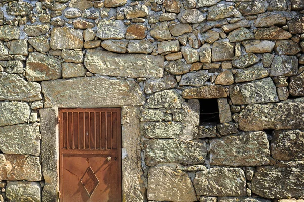 Vista Uma Parede Que Mostra Arquitectura Alvenaria Pedra Granito Tradicional — Fotografia de Stock