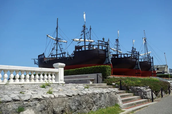 Nave Una Grande Torre Del Porto Della Città Dell Atlantico — Foto Stock