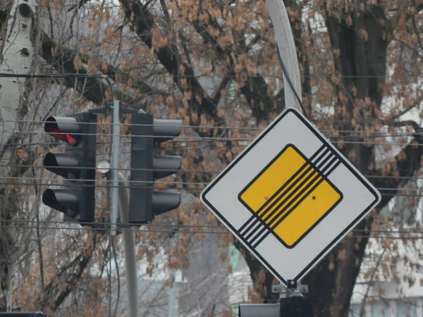 Panneaux Routiers Indiquant Direction Mouvement Des Voitures Des Piétons — Photo