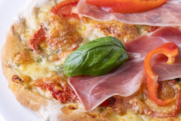 Detail Pizza Ham Basil — Stock Photo, Image