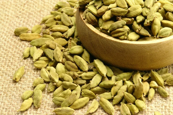 Especia Cardamomo Verde Sobre Tela Saco — Foto de Stock