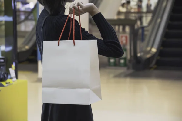 Jovem Mulher Asiática Segurando Saco Compras Shopping Center Conceito Compras — Fotografia de Stock