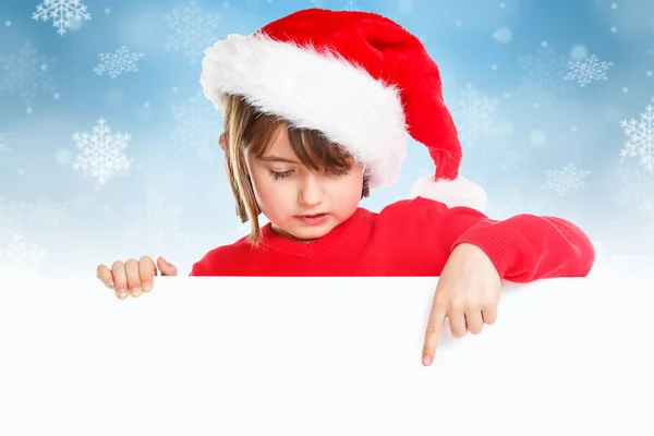 Natal Criança Menina Papai Noel Apontando Banner Vazio Neve Copyspace — Fotografia de Stock