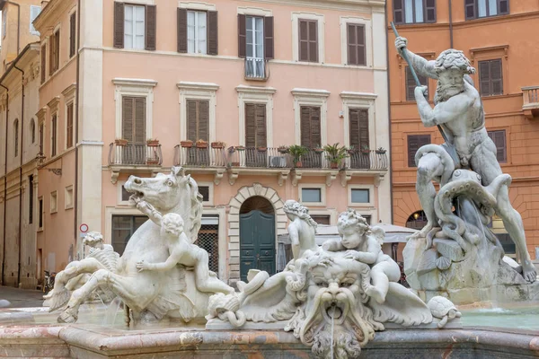 Närbild Bild Fountain Neptune Ligger Vid Tom Norra Änden Det — Stockfoto