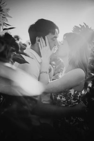 Black White Photography Romantic Couple Standing Kissing Background Summer Meadow — 스톡 사진