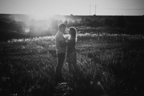Black White Photography Romantic Couple Standing Kissing Background Summer Meadow — Stock Photo, Image