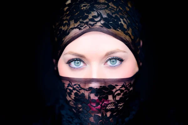 Veiled Woman Blue Eyes — 스톡 사진