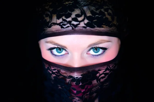 Veiled Woman Blue Eyes — 스톡 사진