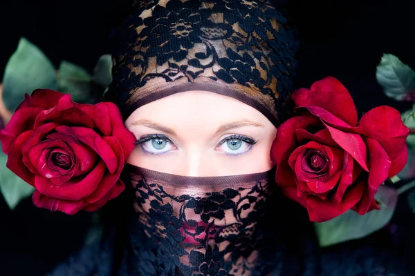 Veiled Woman Blue Eyes — Stockfoto