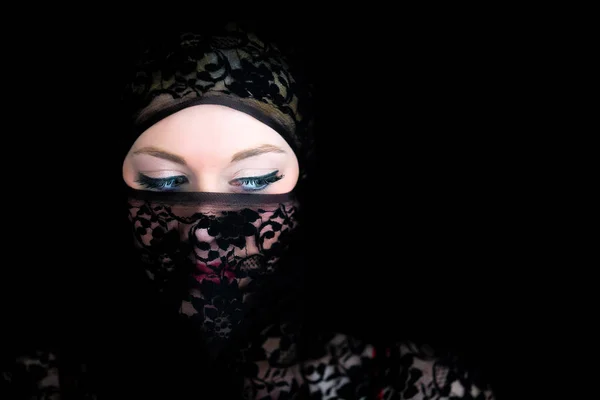 Veiled Woman Blue Eyes — 스톡 사진