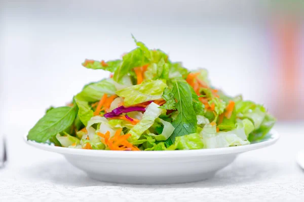 Närbild Färsk Välsmakande Sallad — Stockfoto