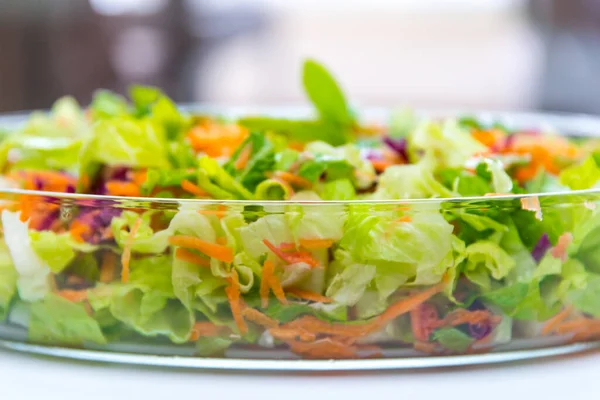 Close Uitzicht Verse Smakelijke Salade — Stockfoto