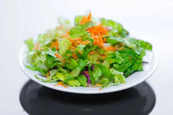 Close Uitzicht Verse Smakelijke Salade — Stockfoto