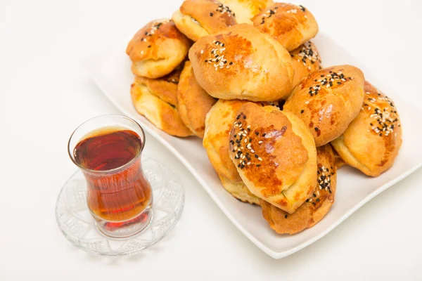 Deliciosa Pastelería Con Caliente Sobre Fondo Blanco — Foto de Stock