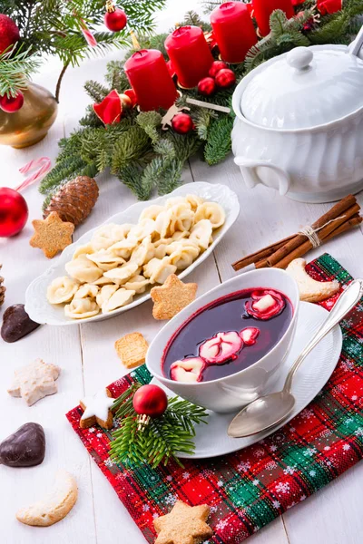 Rotes Barszcz Mit Uszka Eine Polnische Weihnachtssuppe — Stockfoto