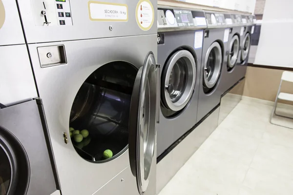 Urban Laundry Detail Einer Anlage Zum Waschen Von Kleidung — Stockfoto