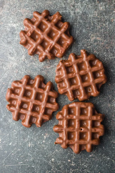 Waffle Dengan Topping Coklat Meja Dapur Tua — Stok Foto