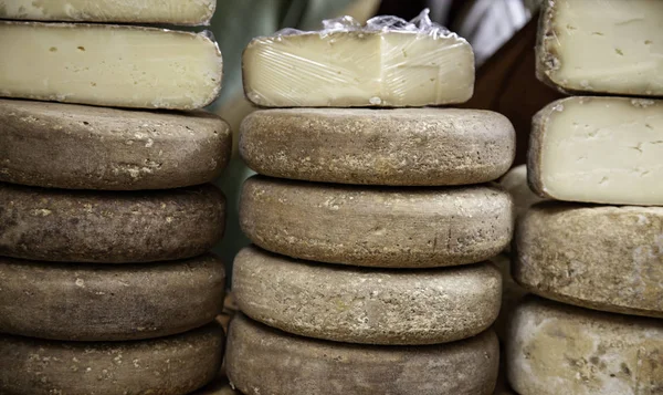 市场上的奶酪 奶制品 高脂肪食品 — 图库照片