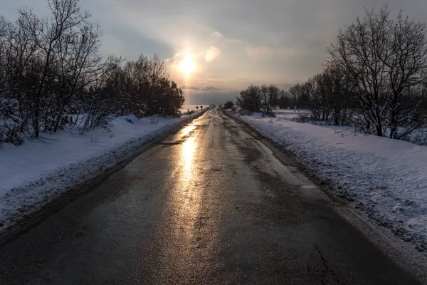 Загородная Дорога Зимой — стоковое фото