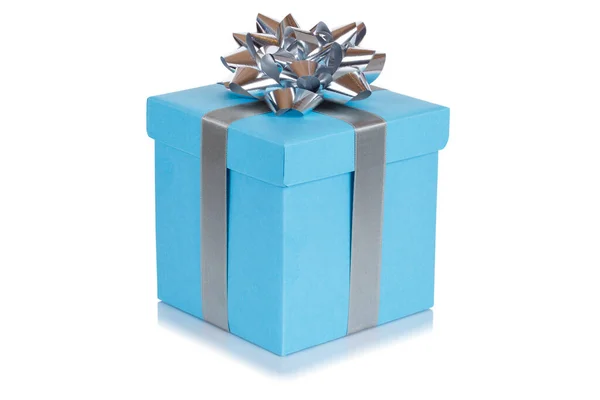 Születésnapi Ajándék Karácsonyi Ajándék Kék Doboz Elszigetelt Fehér Háttér — Stock Fotó
