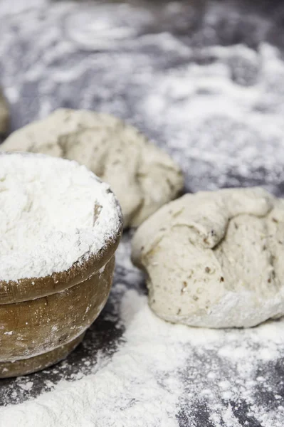 パン生地 パン作りの詳細 伝統的な職人のパン屋 食べ物と食べ物 — ストック写真