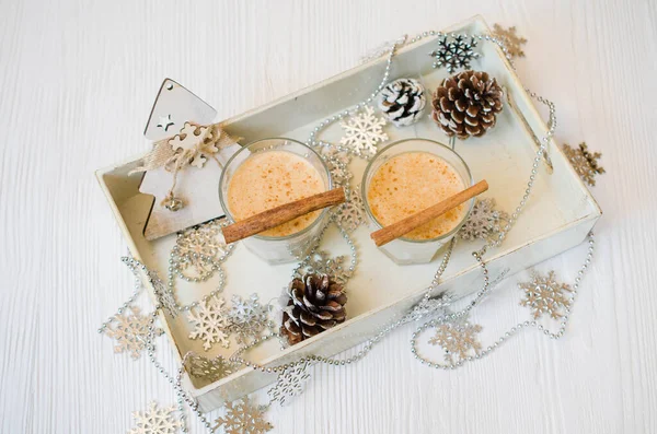 Natale Tradizionale Casalingo Eggnog Biscotti Pan Zenzero Sfondo Bianco Cocktail — Foto Stock