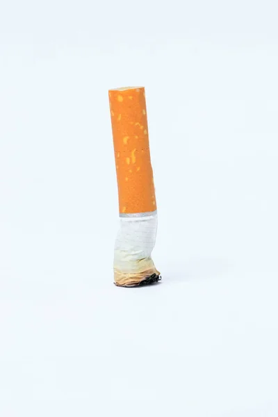 Queimaduras Cigarro Isoladas Fundo Branco — Fotografia de Stock