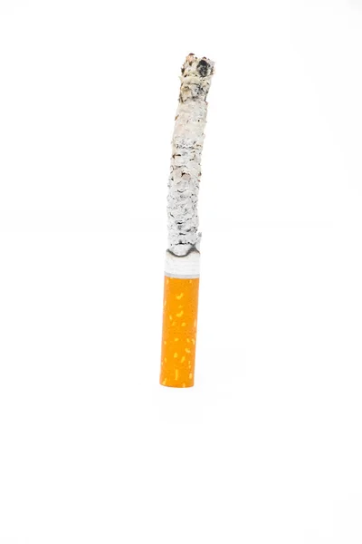 白地に隔離されたタバコの火傷 — ストック写真