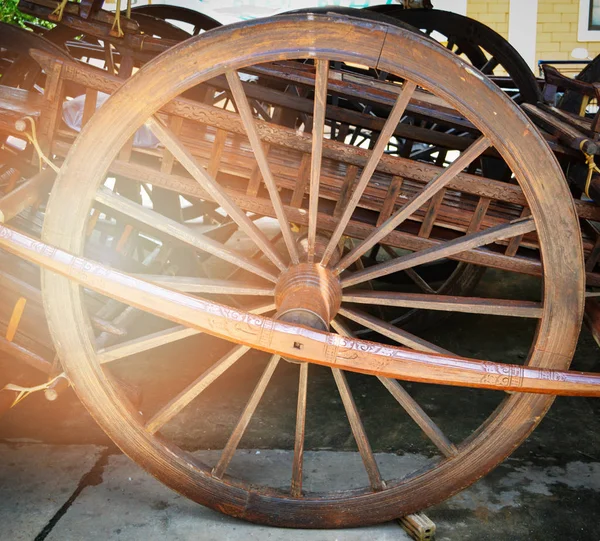 Vintage Cart Wheel Old Wooden Wheel Antique Show Park — Stock Photo, Image