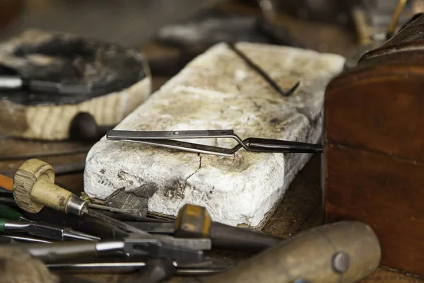 Παραδοσιακά Εργαλεία Για Δέρμα Λεπτομέρεια Χειροτεχνίας Και Παραδοσιακής Τέχνης Χειροτεχνία — Φωτογραφία Αρχείου