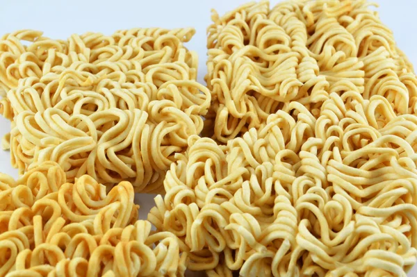Στιγμιαίο Νουντλς Απομονωμένη Κοντινό Του Ακατέργαστου Κίτρινου Στιγμιαία Noodles Έτοιμο — Φωτογραφία Αρχείου