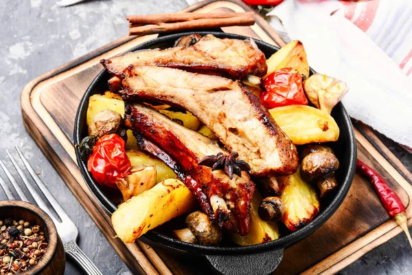 Revben Stekt Fläsk Och Potatis Bbq Mat Amerikansk Mat — Stockfoto