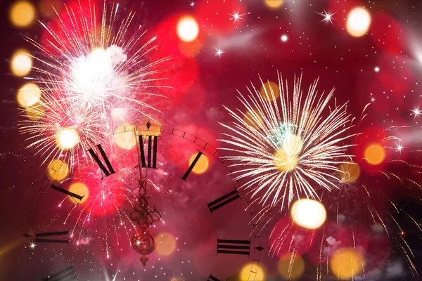 Silvester Mitternacht Alte Uhr Mit Feuerwerk Und Weihnachtsbeleuchtung — Stockfoto