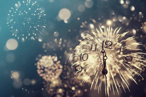 Silvester Mitternacht Alte Uhr Mit Feuerwerk Und Weihnachtsbeleuchtung — Stockfoto