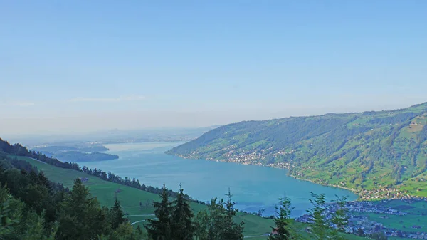リギ山からスイス中央部のツーク湖への眺めアース そして多くの小さな町 — ストック写真